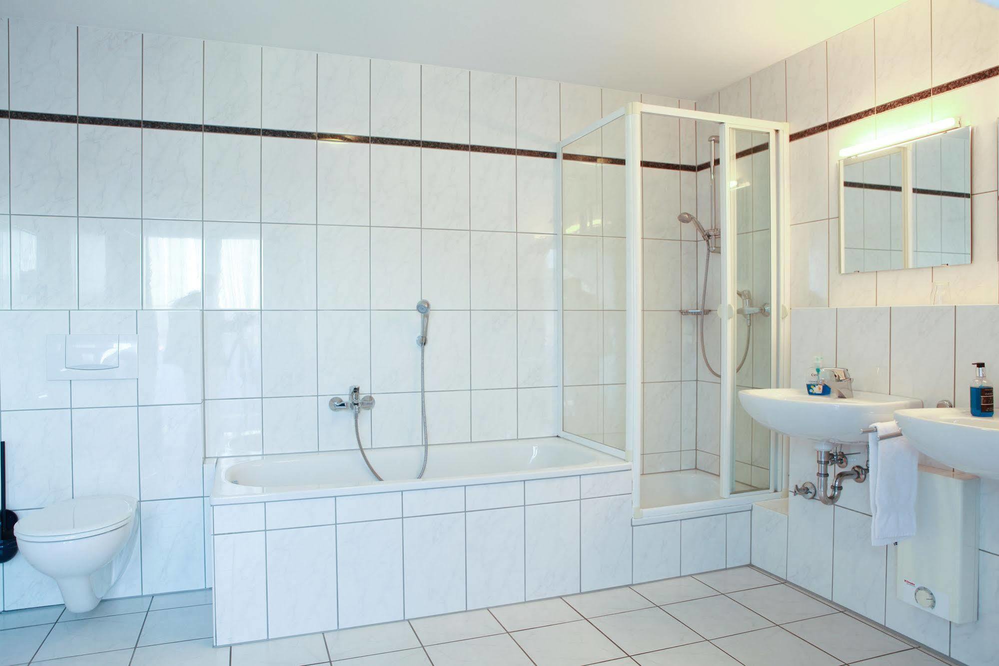 Hotel Aggertal Gummersbach Bagian luar foto